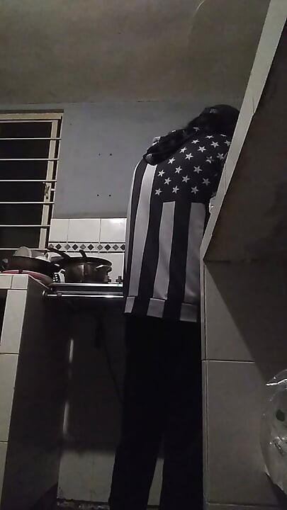 Preparando a comida em estilo sexy