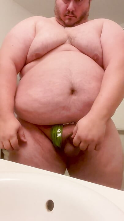 Amateur American Sumo Wrestler Bubba Burly Chub Checking Himself Out