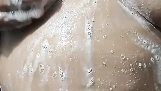 Desi Mallu Stepsister Full nude Showering