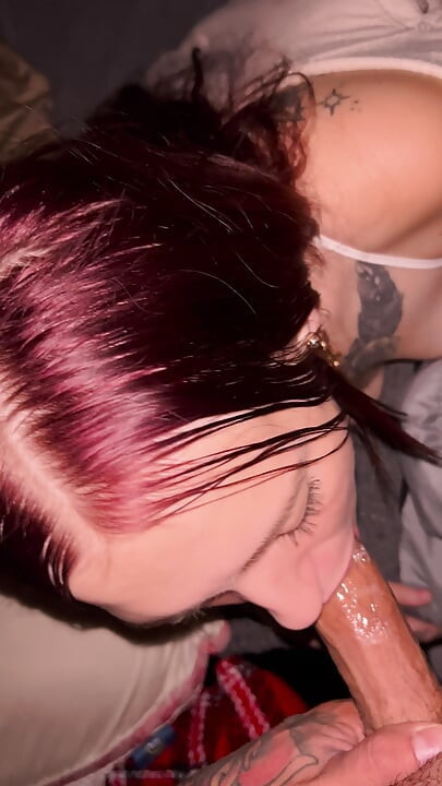 Teen 18 tuổi bú con cu to đầu tiên của cô ấy