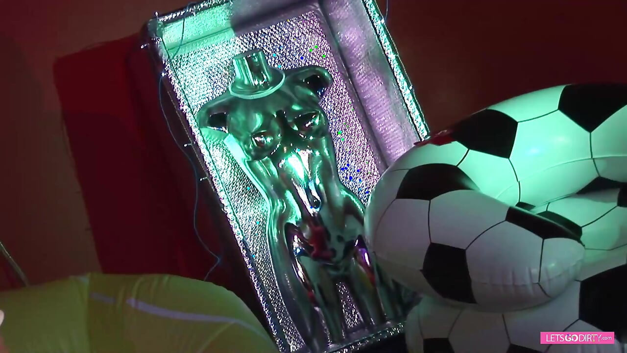 섹시한 거유 밀프를 위한 후장과 보지 갱뱅