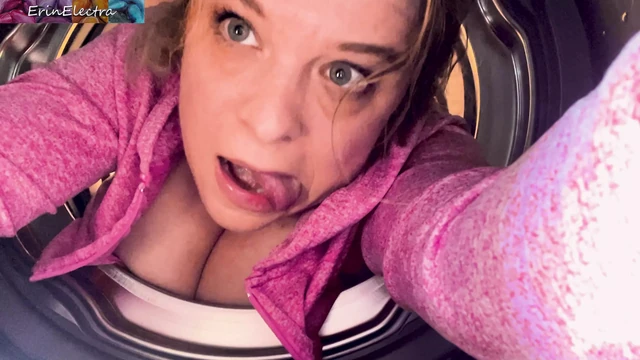 Stepmom stuck in the washing machine takes it in both holes to keep it a secret