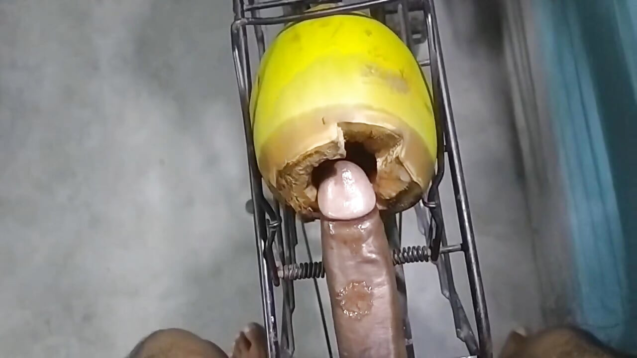 रसदार वीर्य शॉट के साथ कराहना और चोदना छेद