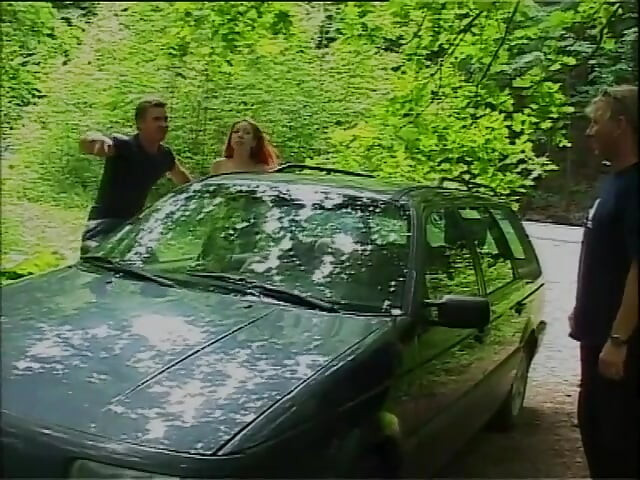 De vraies salopes se font draguer et baiser dans des lieux incroyables (film porno complet)