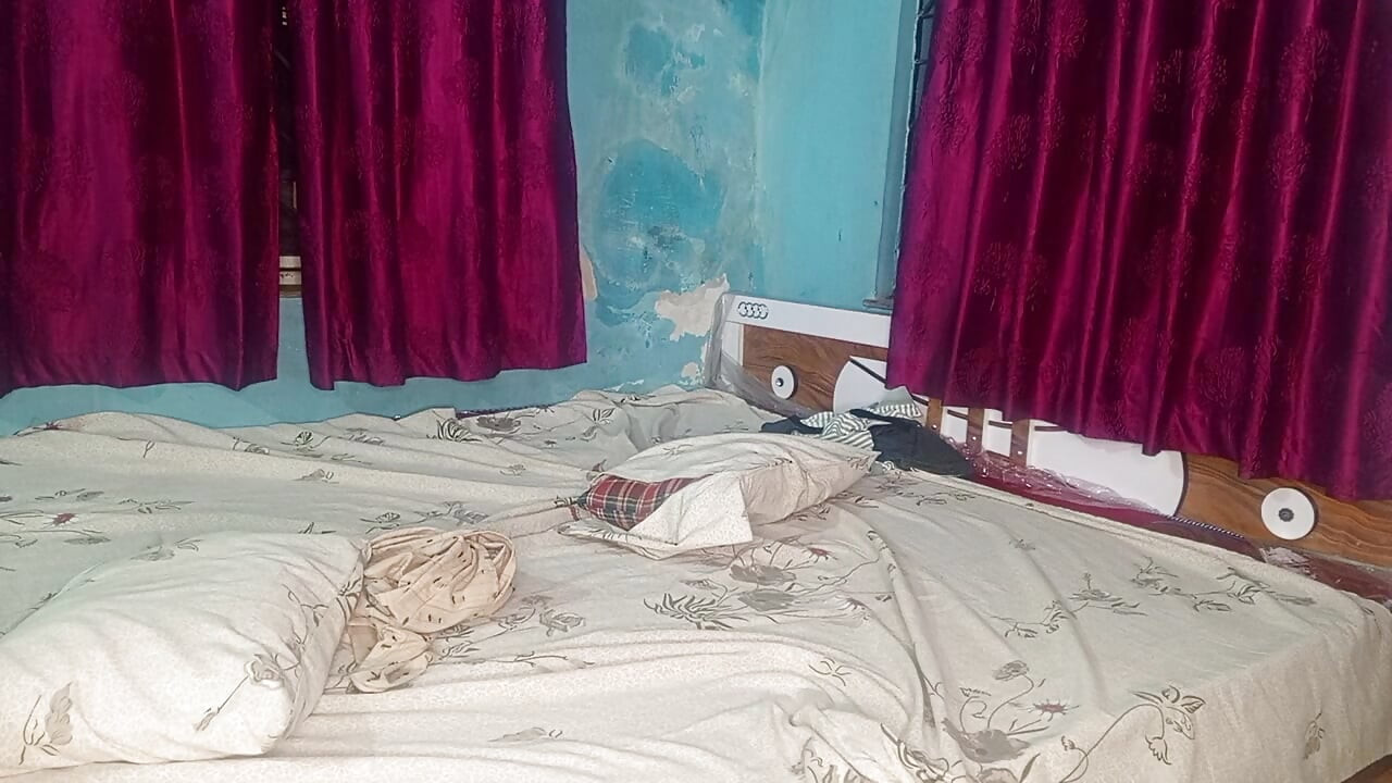 Baldız kalın bir yarakla iyice sikildi. Baldız kayınbiraderi penisini emiyor ve boşalıyor.