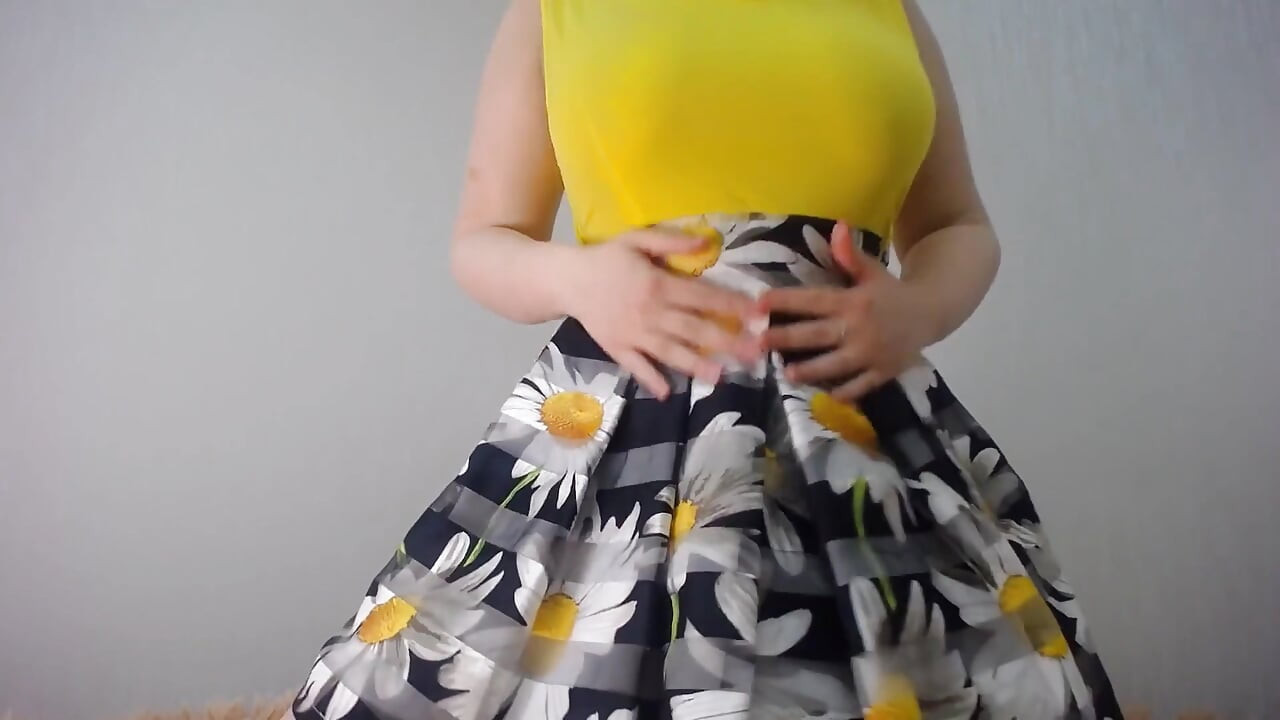 Virgen chica se corre duro después de bailar con hermoso vestido