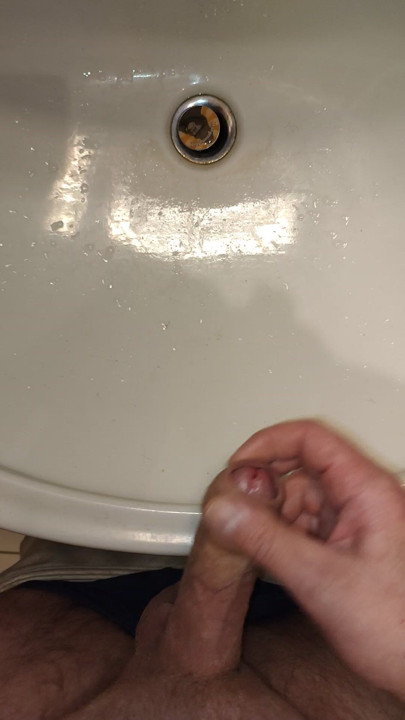 Quick jerk in the sink
