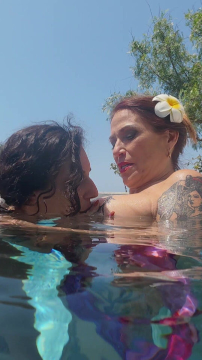 Boodha aur javaan lesbiyan