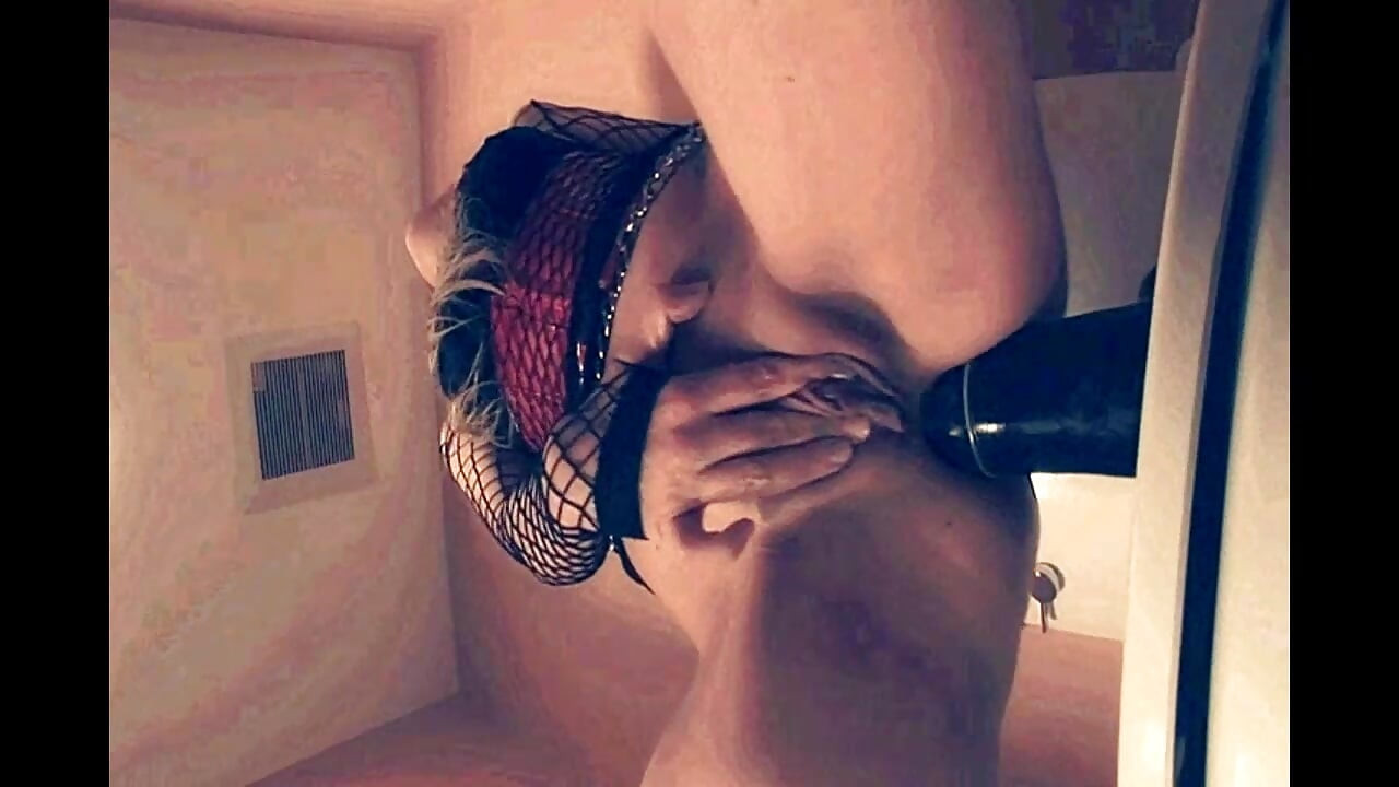 お尻に射精したふしだらなブロンドの変態ゲーム