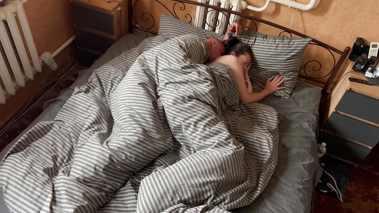 Young wife straddled her daddy and fucked!!!!