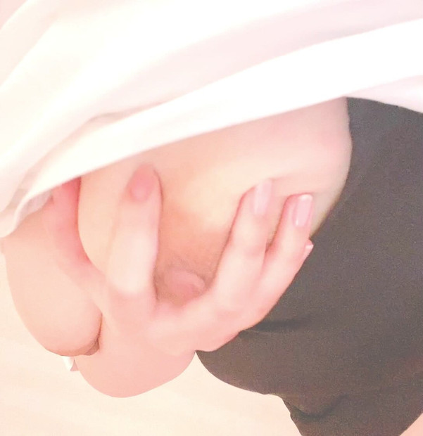 Hinamochi's boobs grubbing video 😳