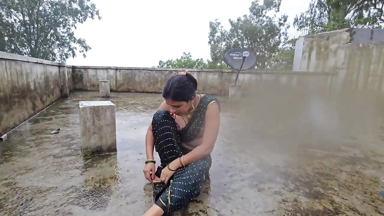 Apne he stepsister ki friend ko virgin pussy fuck kiya or pussy ros nikal kar jiv se chata,gud ki ros pilaya..