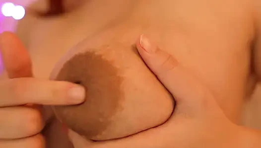Nahaufnahme große latina-titten und dildofick mit muschi-spielzeug, dann orgasmus