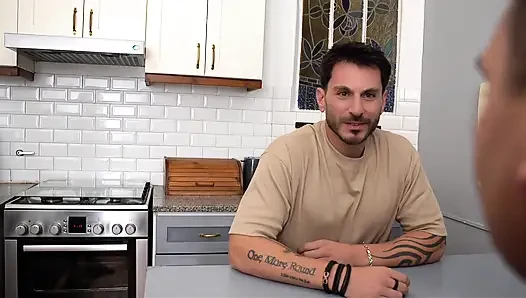Ateşli evli kadın en iyi arkadaşımın büyük yarağını hayal ediyor!