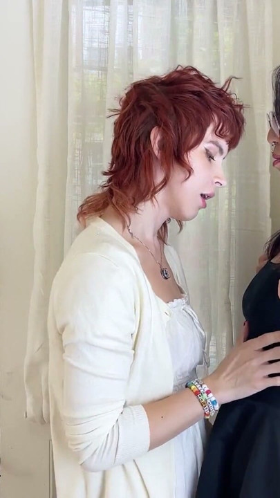 TGIRLSHOOKUP - Χαριτωμένο υποτακτικό κορίτσι παίρνει περισσότερα από όσα διαπραγματεύτηκε | Κλιπ 1