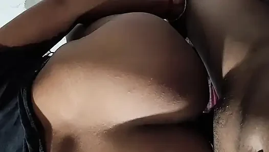 Моя сводная сестра увидела, как я🍆 ударяю, а затем прокатился на землю.