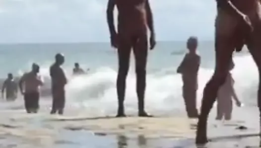 La plus grosse bite sur la plage