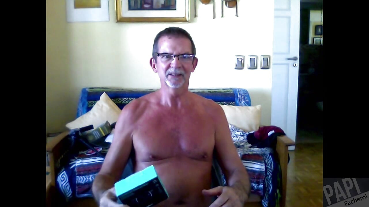 Comparing my Old MicroSoft LifeCam VX-2000 Webcam with a new HD Logitech C922 Pro Stream Webcam