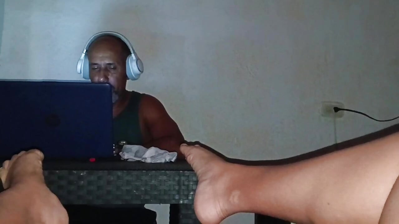 I jerk off my fat pussy and play in front of my brother-in-law's pervert while my husband's cuckold works