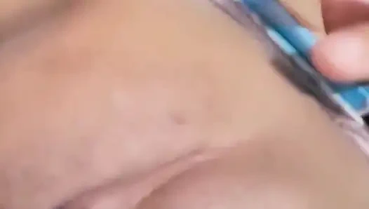 Flüsterne wünsche, langsame liebkosungen und provokationen