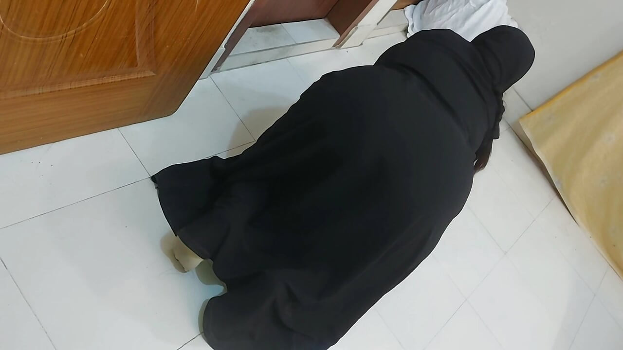 Big Ass & Huge Tits Arabian Stepmom Fucked by Indian Stepson