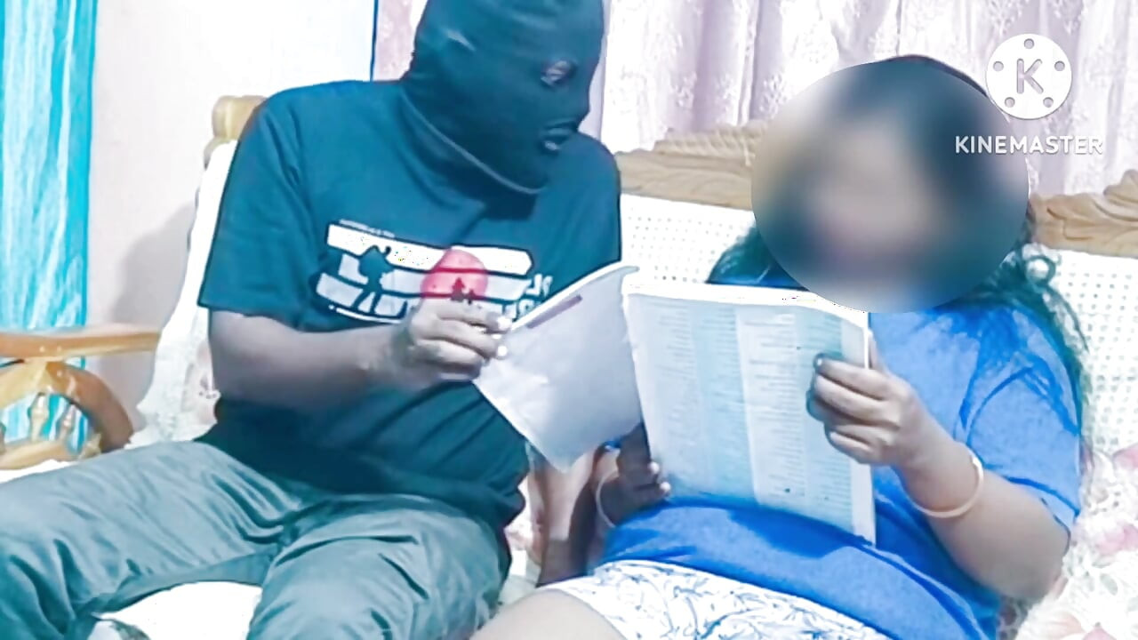 Pendidikan seks India - pelajar buah dada besar digoda dan dikongkek oleh gurunya - filem panas dan erotik Tamil