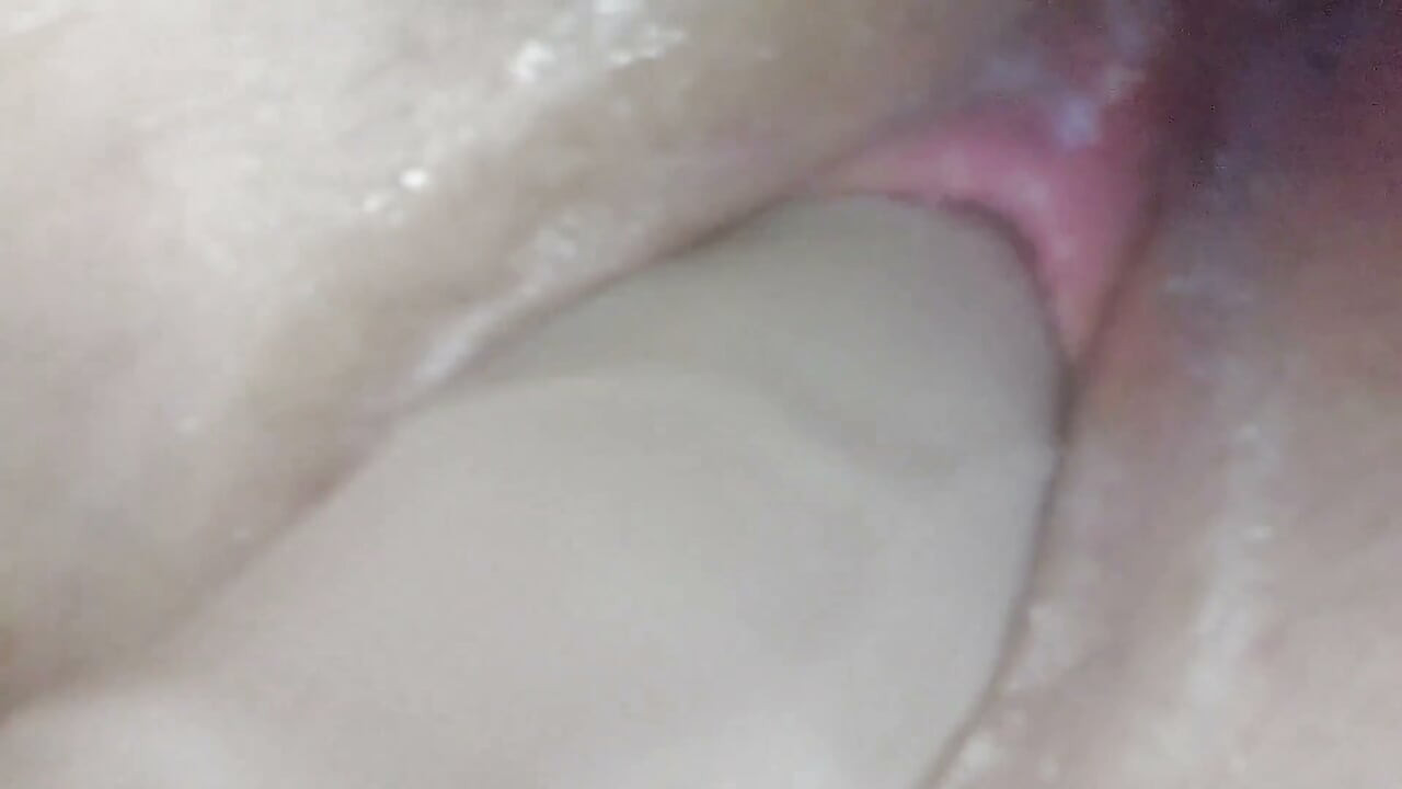 MILF Found a Dildo and Had Fun with It Until She Enjoyed It