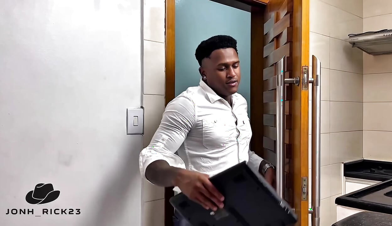 나는 피곤하게 퇴근했지만, 아내는