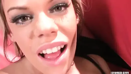 Die vollbusige schönheit Gia paloma macht mich hart mit striptease und masturbation