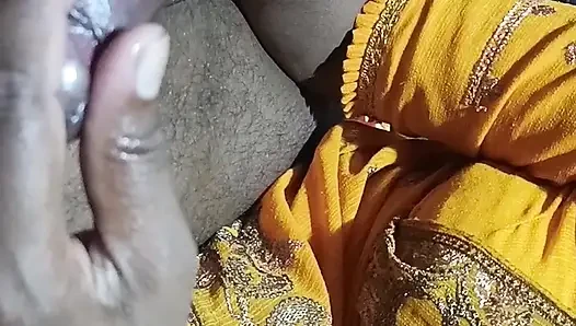 Desi Bhabhi Gave a Handjob and Then Got Her Ass Fucked