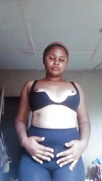 Fată din sat din Nigeria care se squirtează în video live