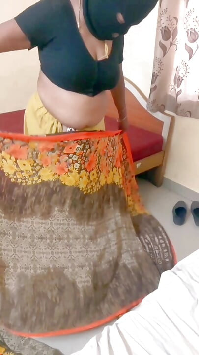 India tamil grandota esposa Maya post sexo desnuda en cuarto de baño - lavado y sari lento sari provoca mientras filma