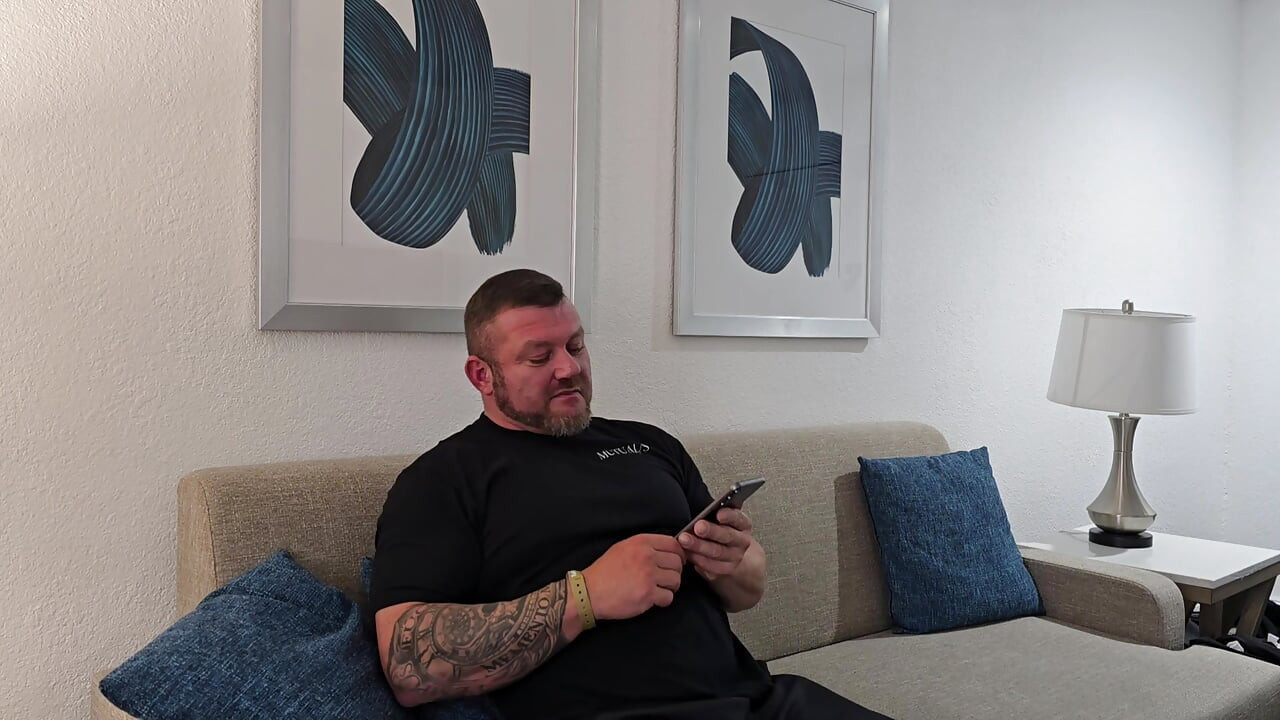 Ung PAWG er seksuel gave til ældre muskeltyr fra kone