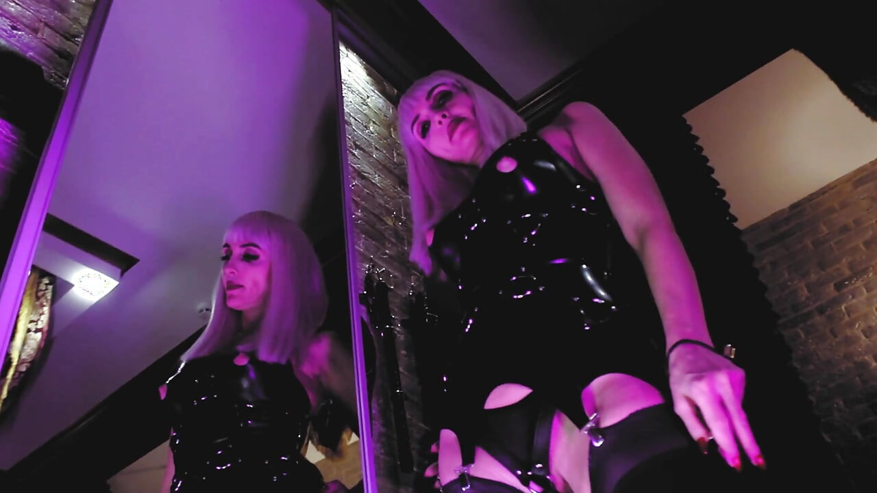 Hot fetish mistress Eva Latex show big black dildo toy dominatrix domina solo kink