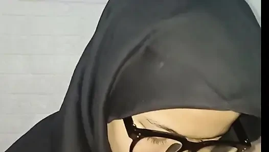 Pelajar Cewek Berhijab Ngentod Dengan Guru Olahraga