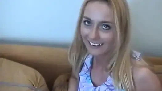 Mereka adalah cewek lesbian mesum asal jerman yang di sini