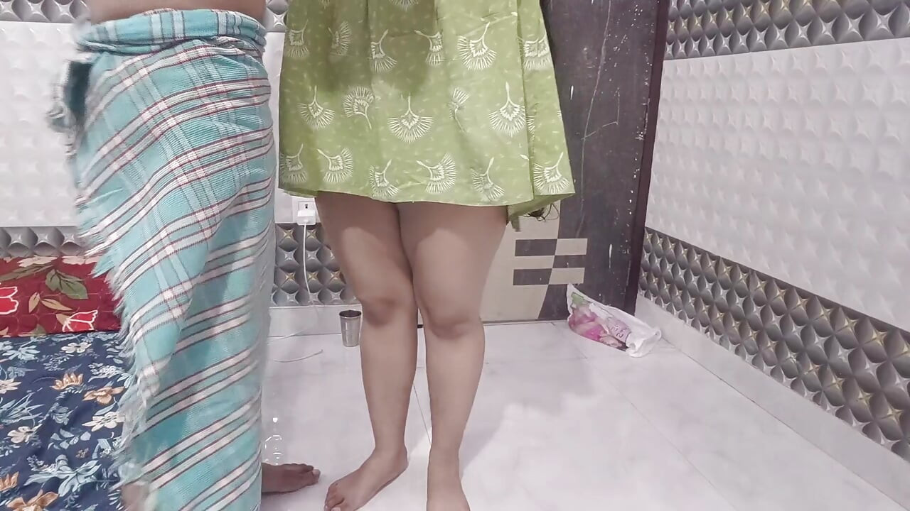 Step Stepsister Ko Bathroom Mein Choda Mummy Aane Wali Hai Cumshot on Face Hindi Audio