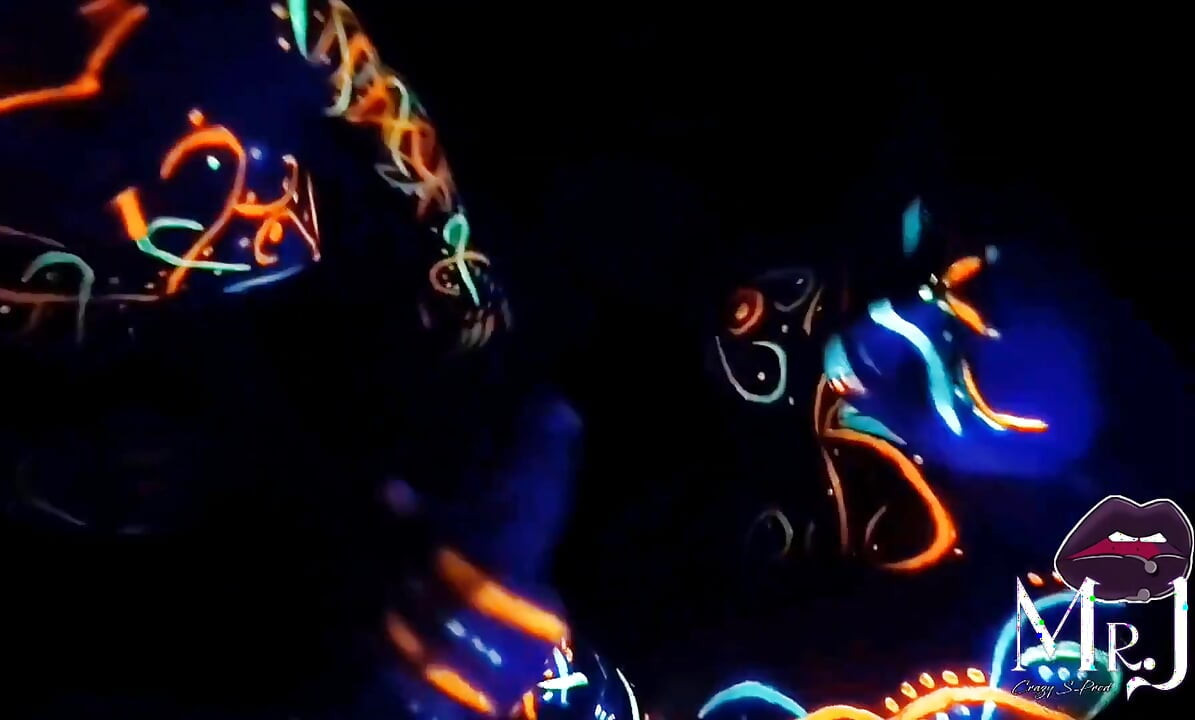 Seks en UV-schilderkunst met Nyx & Dmona