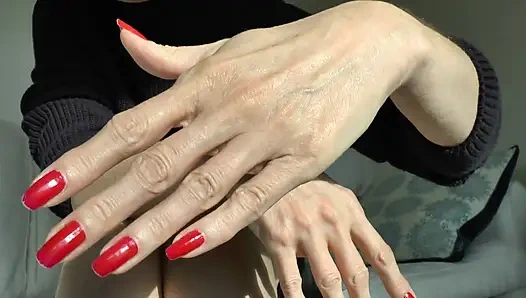 Budak seks dengan pulpen, kuku merah yang aduhai, victoria valente