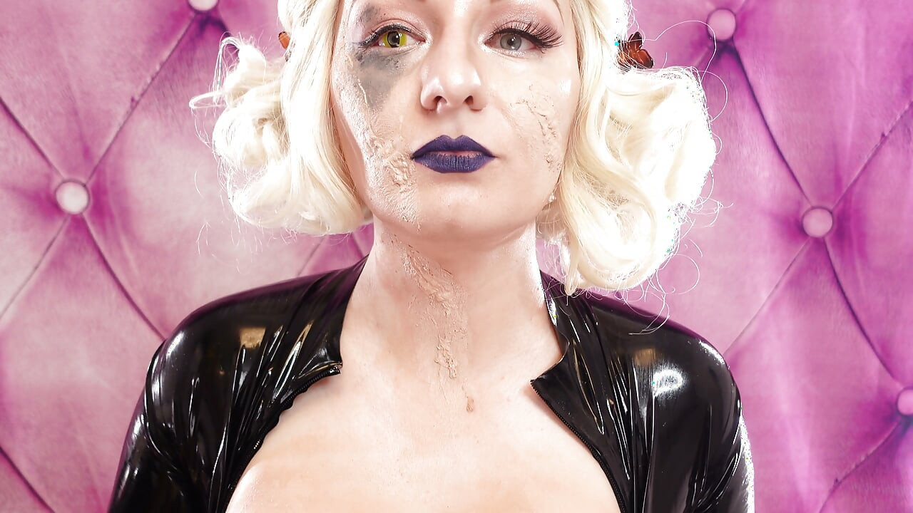 Make-up with scars in process - with liquid latex and cottonwool. (Arya Grander)
