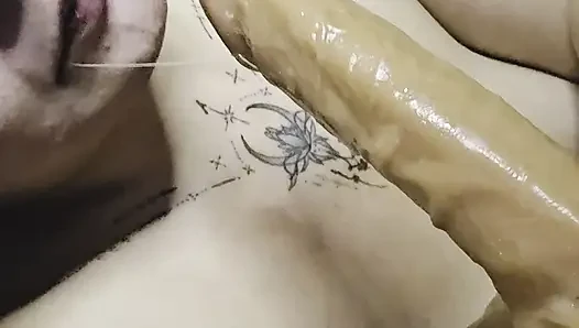 Oral seks kraliçesi nasıl yapıldığını gösteriyor