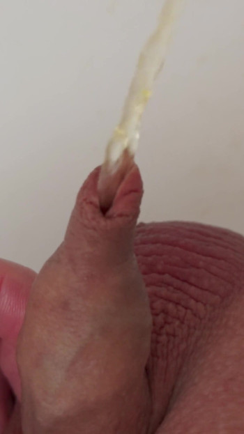 Pišam i igram se s mojim malim kurcem prepucije | Isječak 1