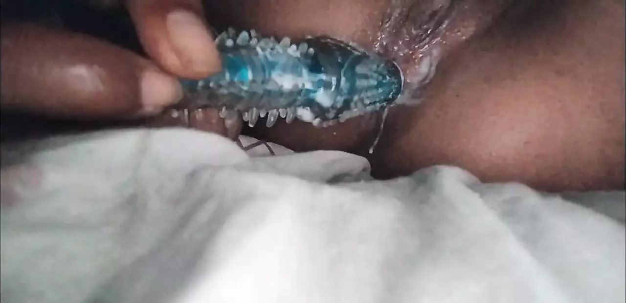 Taradinha cumming in the bedroom.