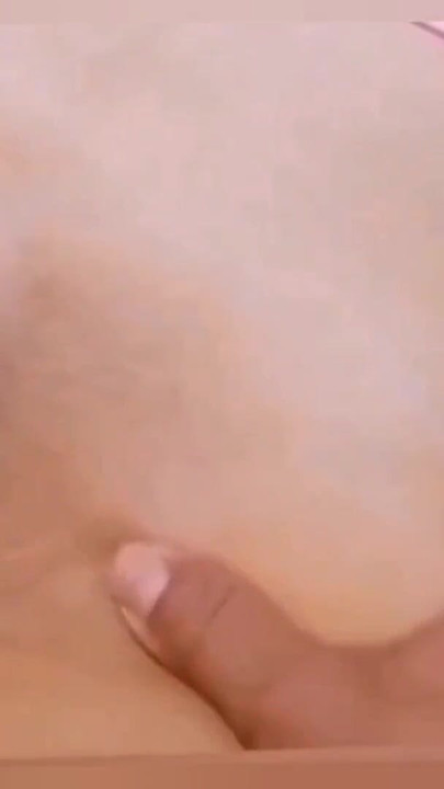 Mora se videti trenutak iz "Moja pastorka, ona ima prelepu haljinu i tera me da svršim veoma brzo, tera me da ostavim spermu na sebi"