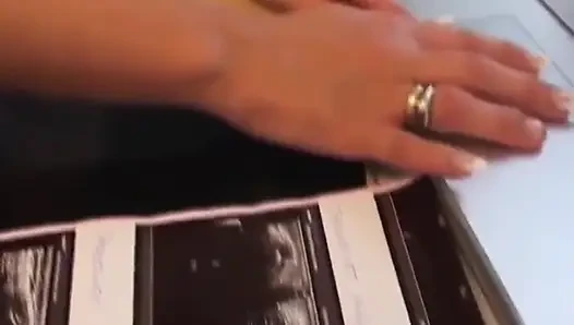 Cewek perancis lagi asik jilat sperma sama kekasihnya