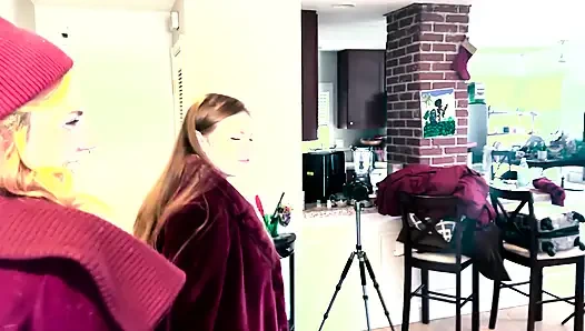 Roommates Suck off Influencer