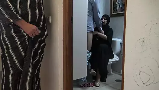 Une Égyptienne se fait baiser devant son mari dans un appartement à Londres