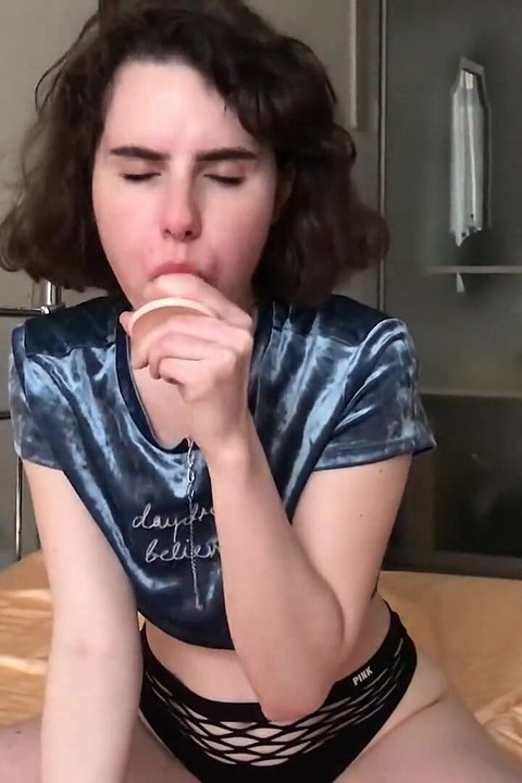 Polubrat s velikim kurcem želi moju usku pičku