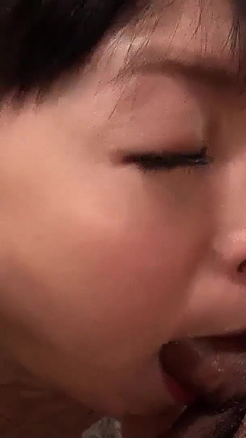Mesti berkongsi detik dari "Remaja Jepun comel menggoda untuk blowjob pertama dan merasai Sperma"