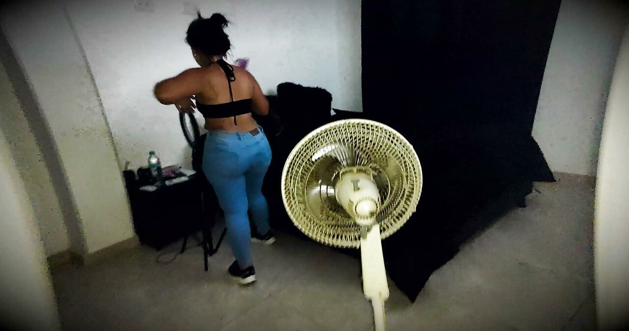 DUMB BOOTY MIDGET JEANS Mmmm